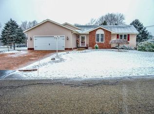 4725 Leone Rd NE, Louisville, OH 44641