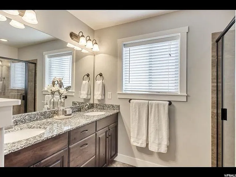 229 E Bridgewater Ln — Photo 10