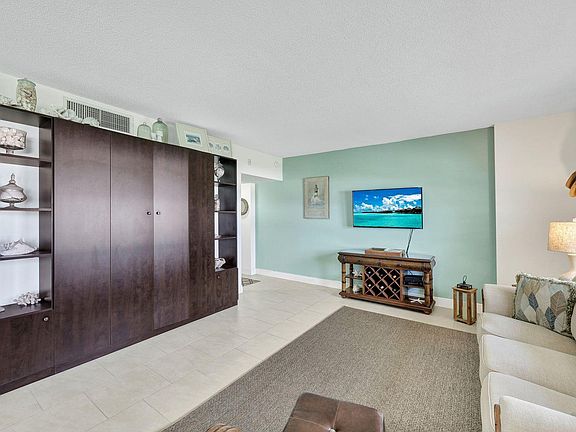 4th image of 240 Seaview Ct APT 403