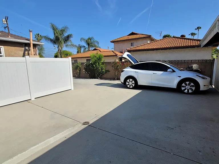8101 Jumilla Ave #1/2 — Photo 4