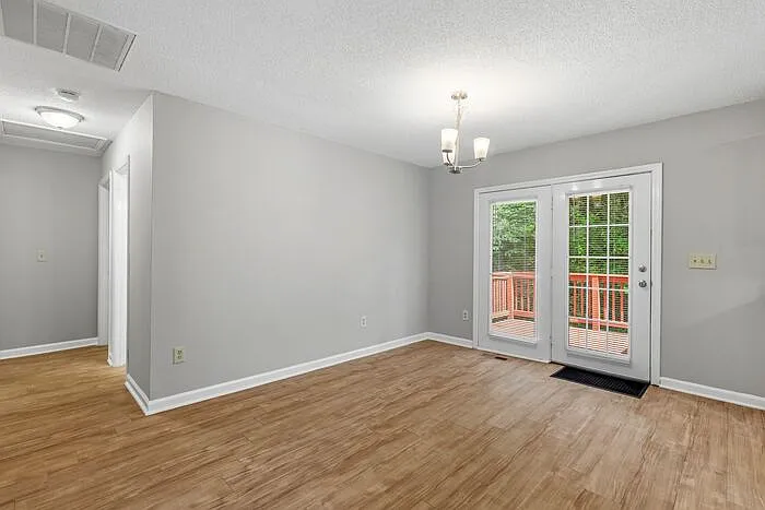 1811 Cody Ave — Photo 6