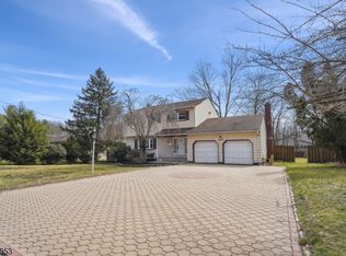 16 Harding Pl, Livingston, NJ 07039