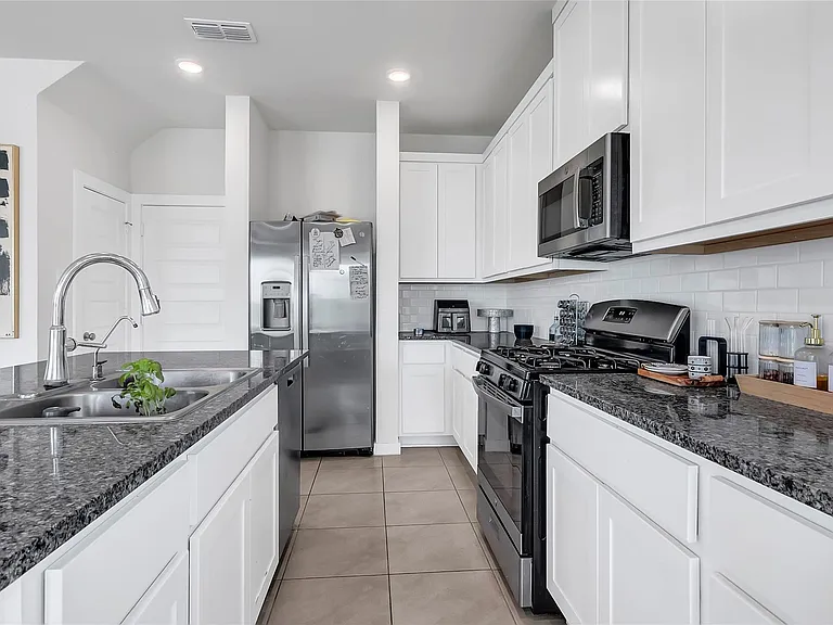 7218 Clearwater Cove Dr — Photo 10