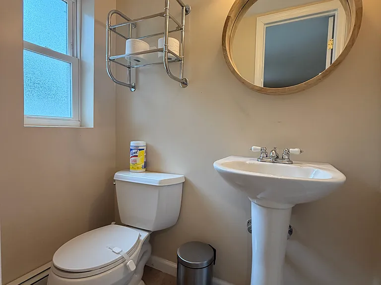 748 Leslie Ln — Photo 10