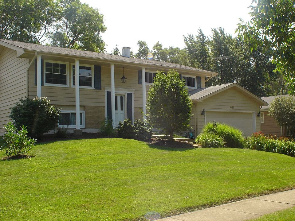 Great Curb Appeal !!