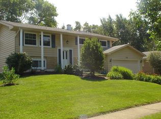 2S053 Valley Rd, Lombard, IL 60148