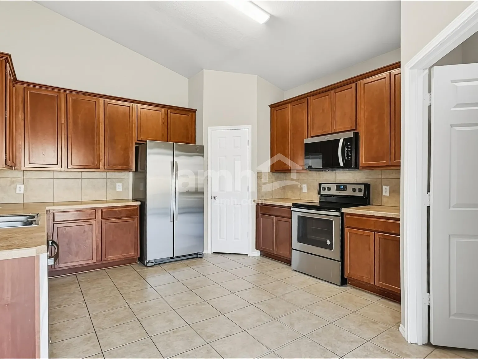 3 bed, 2.0 bath, 2118 sqft, $2,125 — Photo 3