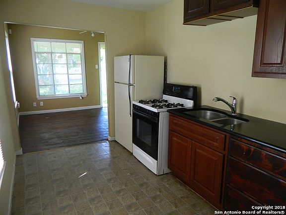 3rd image of 1611 Lennon Ave