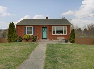 17 Upland Dr, Salem, VA 24153