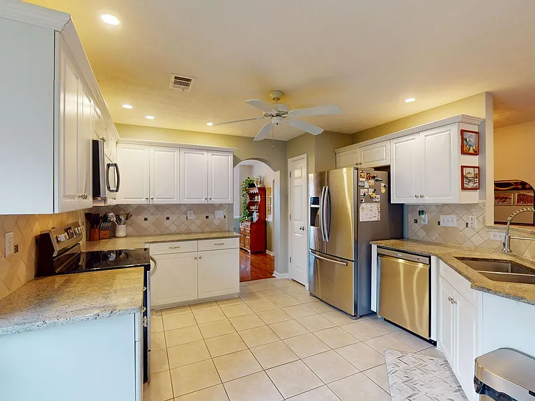 629 Linden Ln — Photo 5