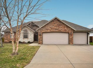 1946 E Eagle Rock Dr, Ozark, MO 65721
