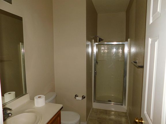 5th image of 3840 Hollycroft Dr