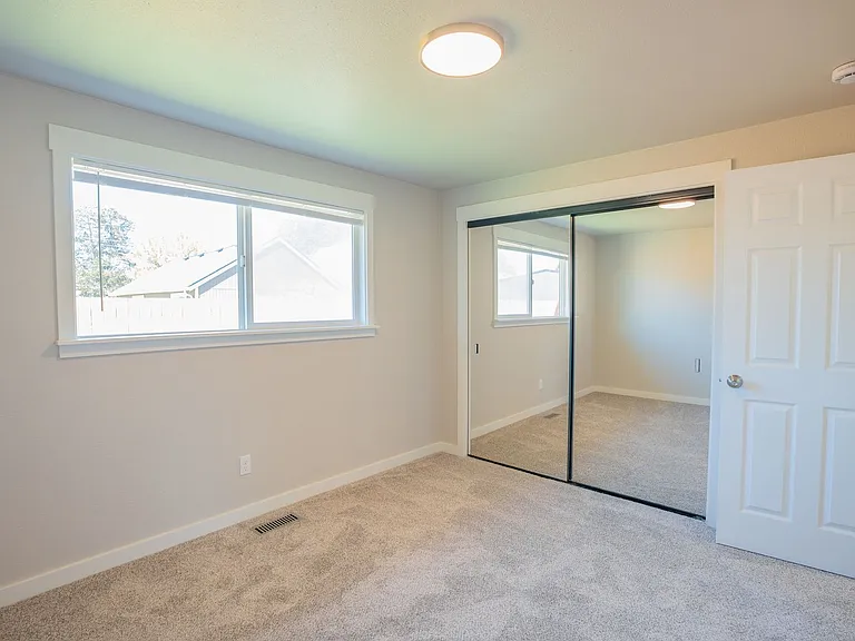 2910 Railroad St SE — Photo 9