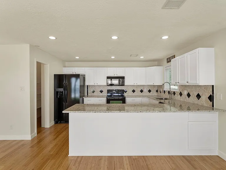 3920 Brookhaven Dr — Photo 8