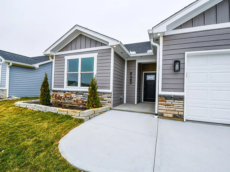 Rosenthal Dr — Photo 1