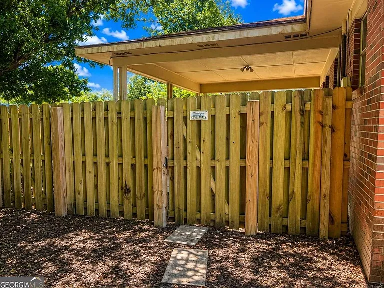 504 Bowen St — Photo 30
