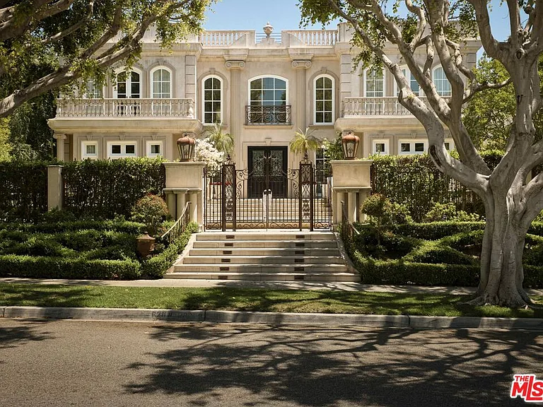 628 N Rodeo Dr — Photo 2