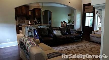 Open Floor Plan Den, Dining and Kitchen : Large Den with Wood Floors, 12 ft ceiling, Triple Crown, T