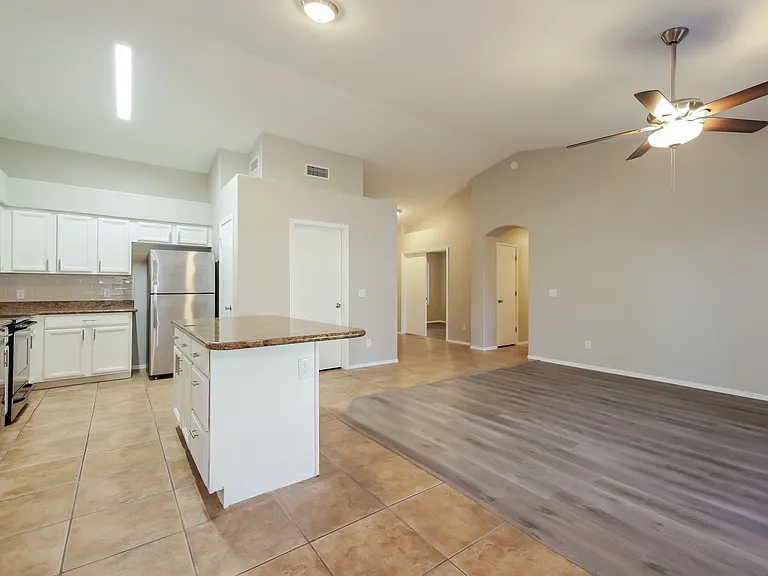 4758 W Kristal Way — Photo 5