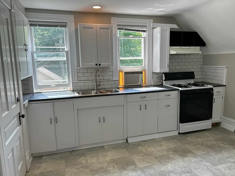 546 Lyon St NE #TWO UPPER — Photo 5