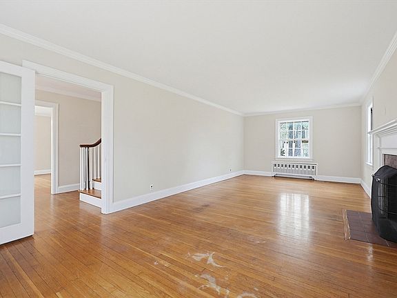 4th image of 155 Bond St