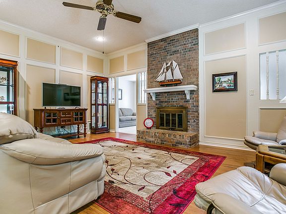 5th image of 925 Whitney Ct