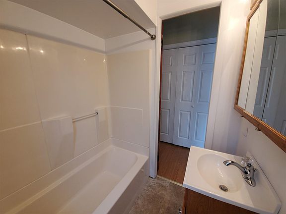 4th image of 20 Green St #2