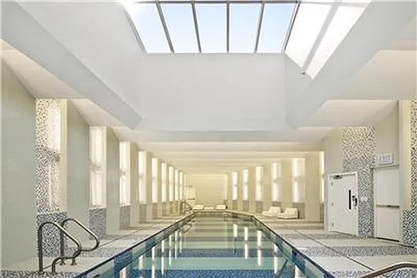 Sold by R New York | media 28