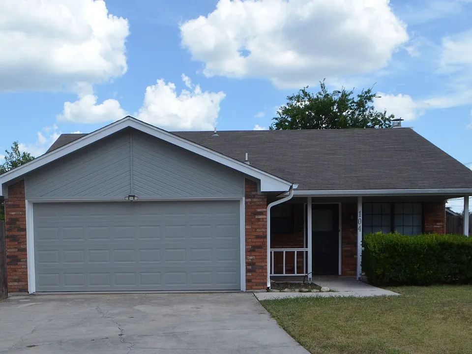 104 Spur Dr