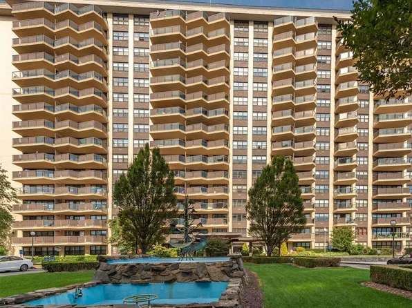 18-05 215 Street #3G, Bayside, NY 11360