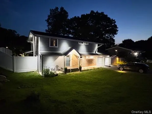 28 Florida Avenue, Commack, NY 11725