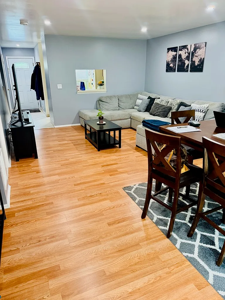 2 bed, 2.5 bath, 1224 sqft, $2,100 — Photo 4