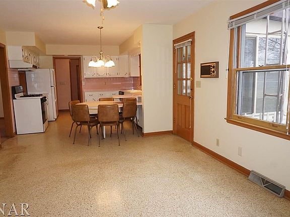 3rd image of 318 Vista Dr