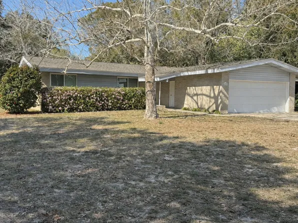 208 Loruna Dr, Gulf Breeze, FL 32561