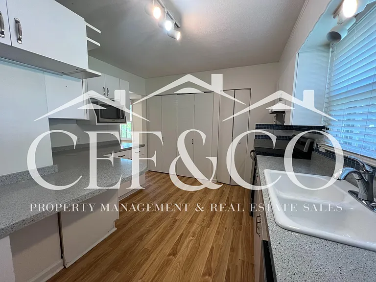7 Summercreek Dr — Photo 16