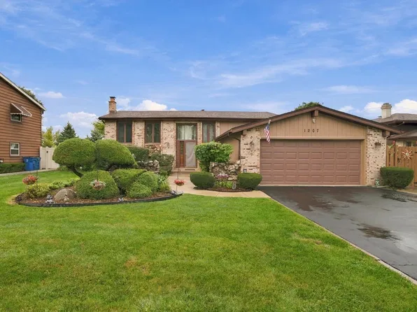 1207 N Fischer Dr, Addison, IL 60101