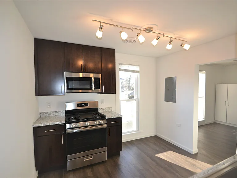 610 Union St #4 — Photo 6