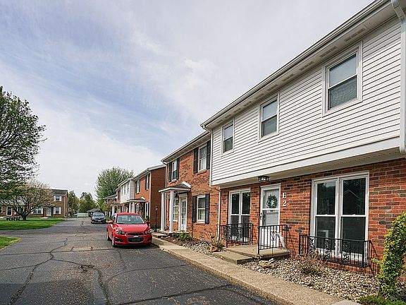 2nd image of 107 Iroquois Dr APT E2