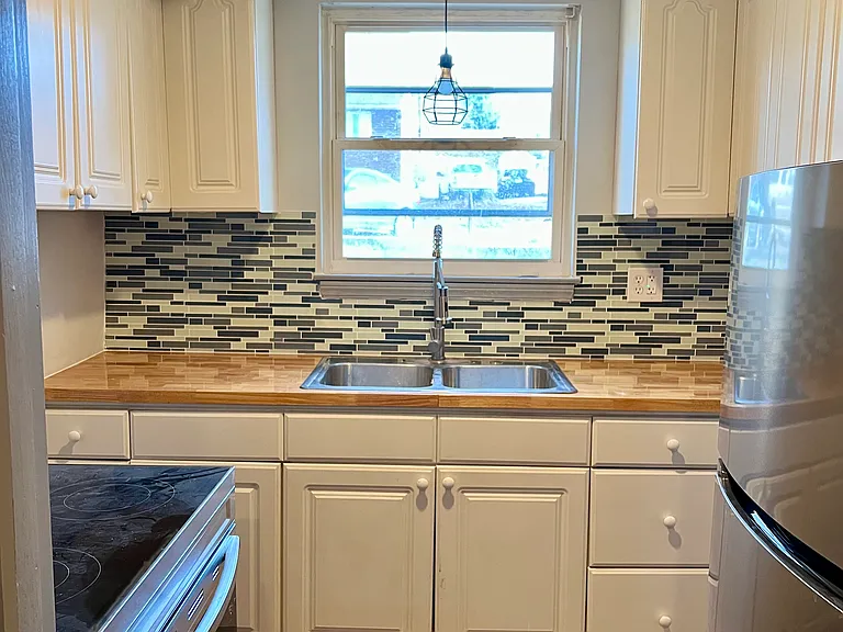 405 Linden Cir #1 — Photo 11
