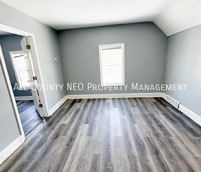 3320 W 56th St #UPPER — Photo 11