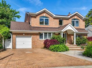 74 Hillside Ln, Syosset, NY 11791