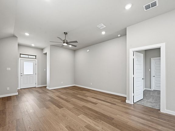 5th image of 3905 Nasworthy Dr
