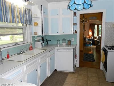3rd image of 2123 Hawthorne Ave