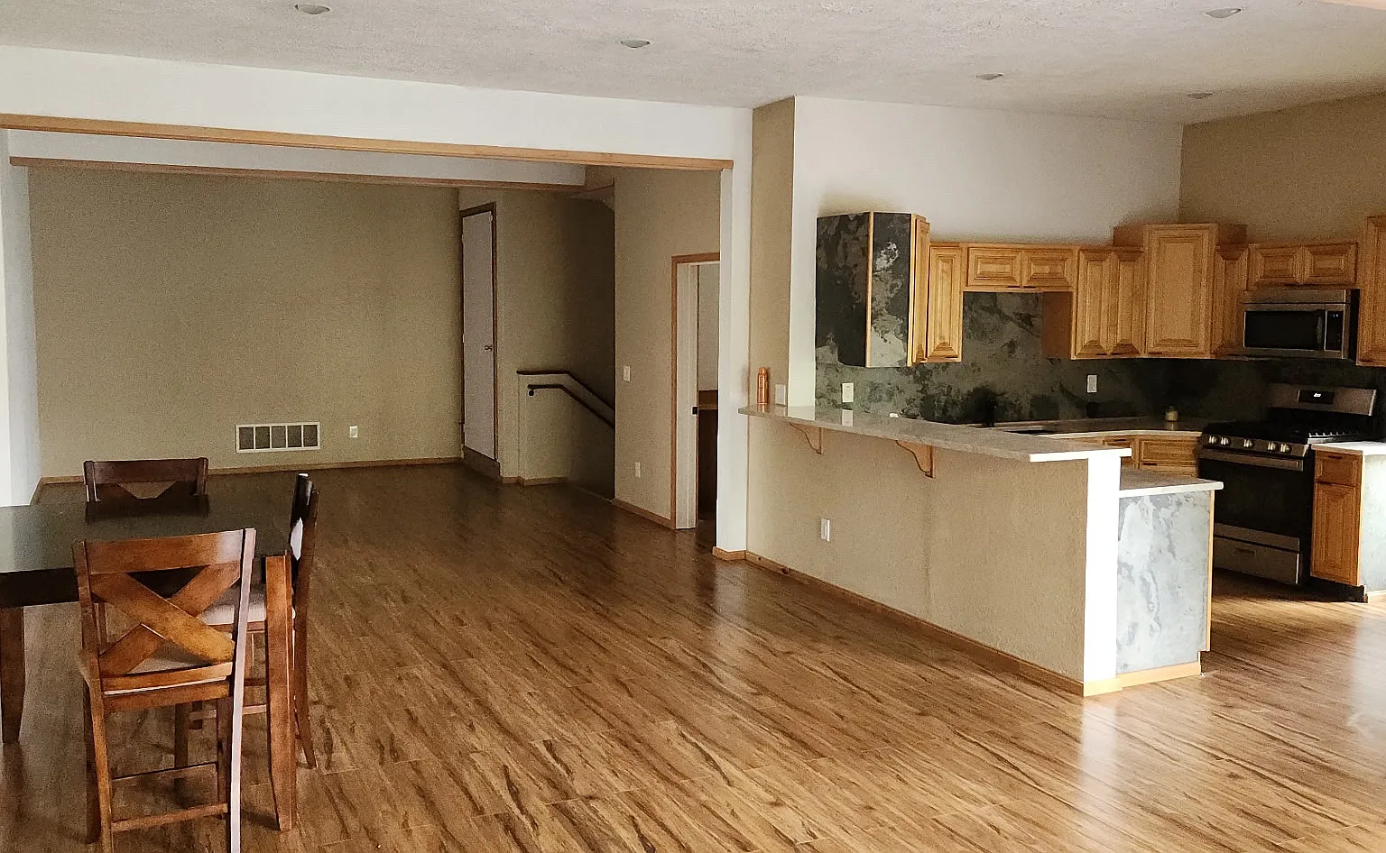 3 bed, 1900 sqft, $2,850 — Photo 3