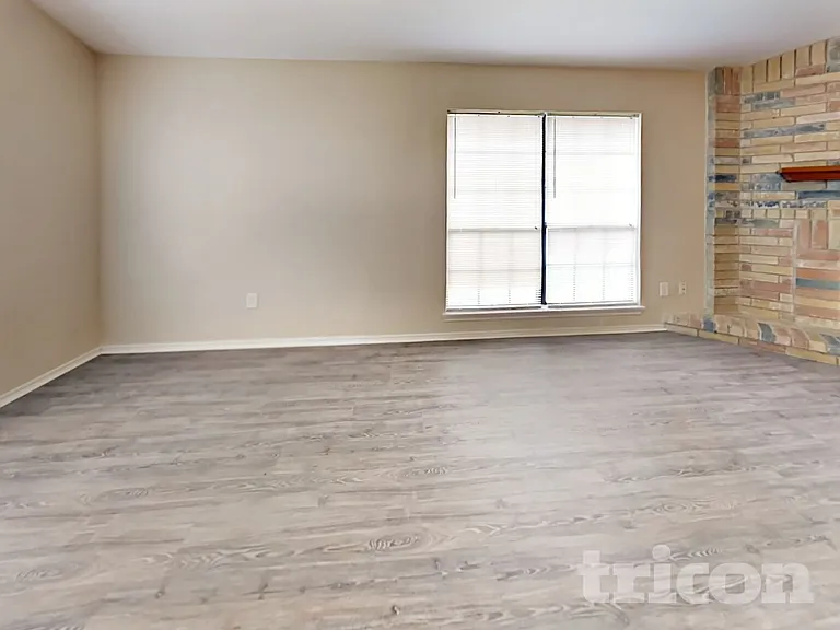 7811 Bluff Trail Dr — Photo 5