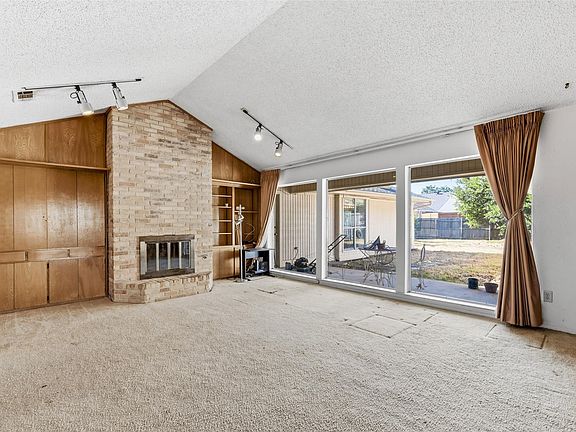 2nd image of 1400 Forsythe Dr