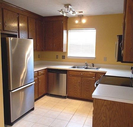 2nd image of 729 Mainsail Dr