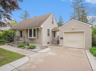 1132 Sabron Dr, East Lansing, MI 48823