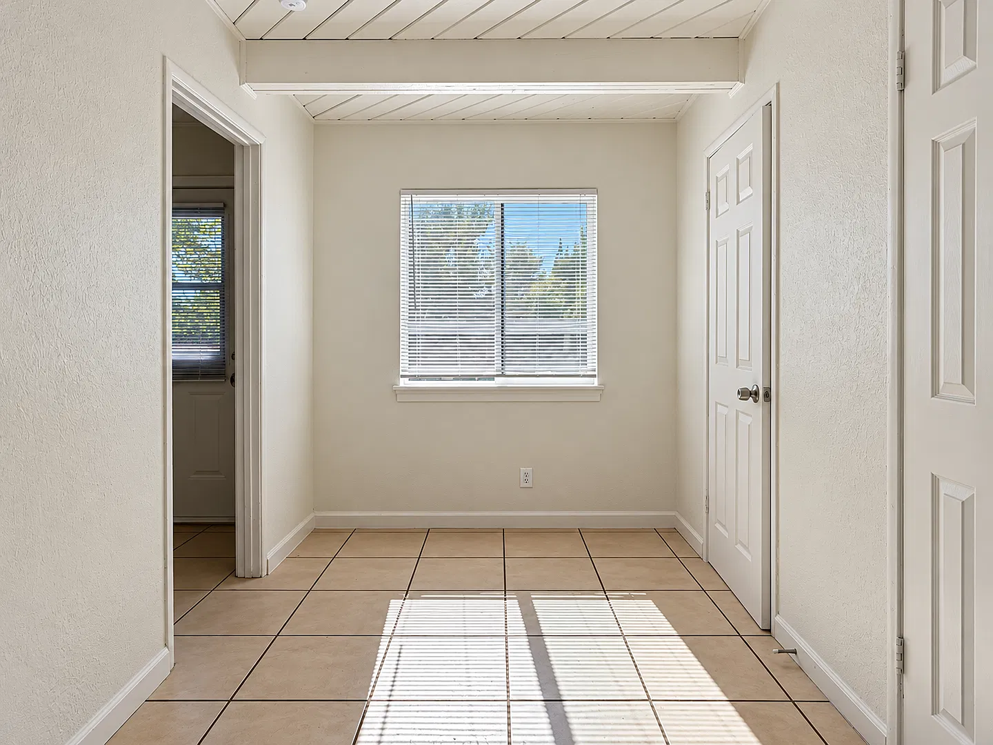 630 Denslowe Drive — Photo 4
