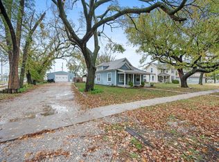 713 Chestnut St, Halstead, KS 67056